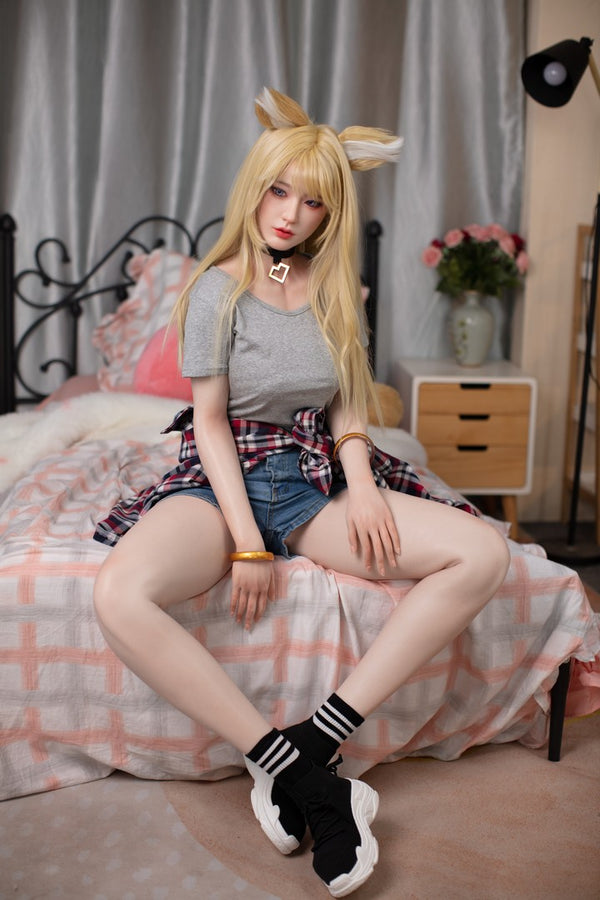 Lia: Starpery Asian Sex Doll