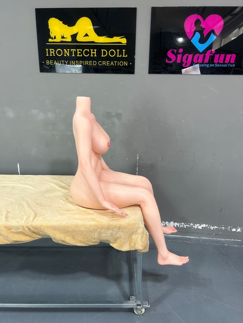 S16401: Irontech USA Instock (Full Silicone)ONE LEFT