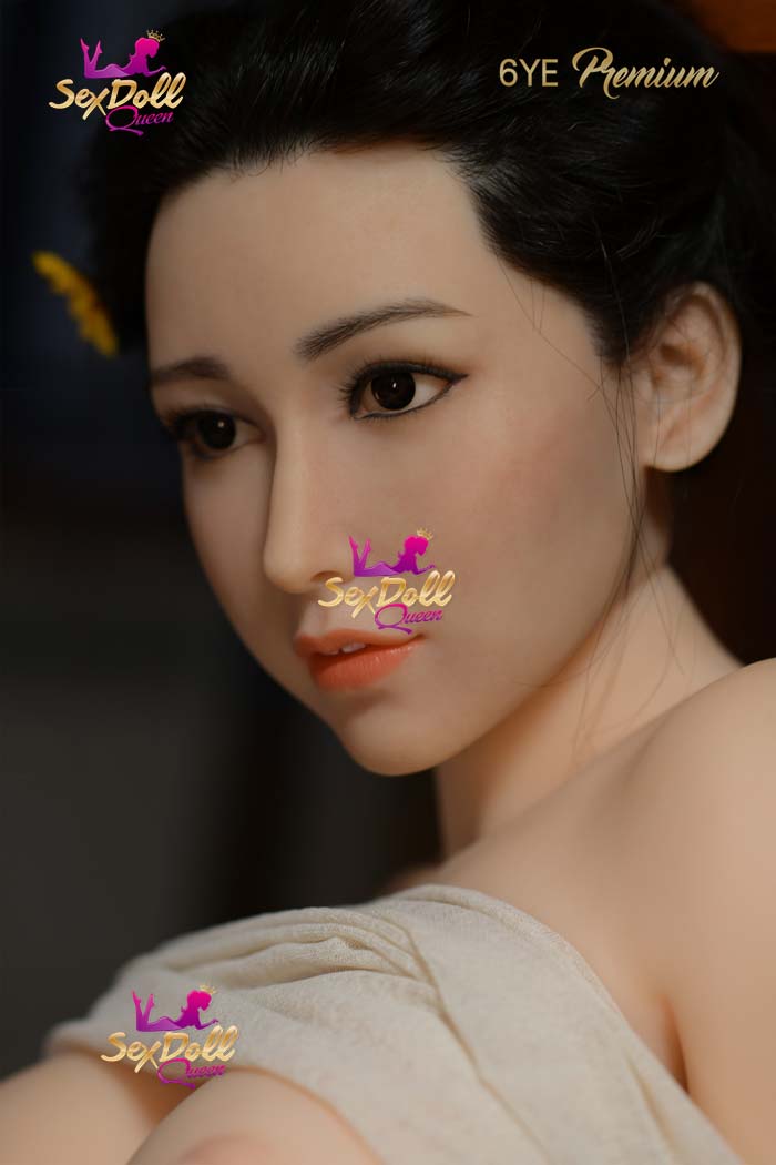 Ashly: 6YE Asiatische Sexpuppe 