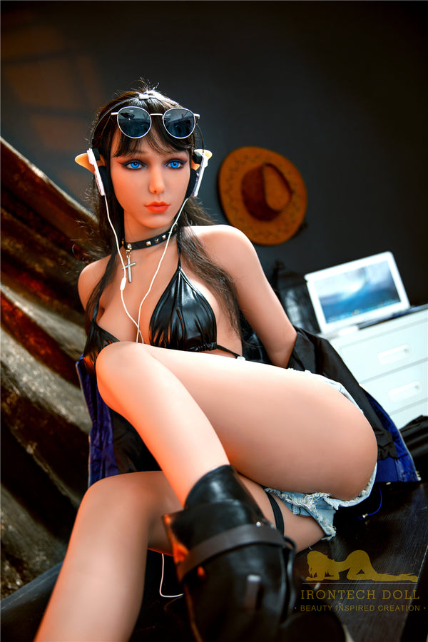 Scarlet: Asiatische Sexpuppe von Irontech – ELF