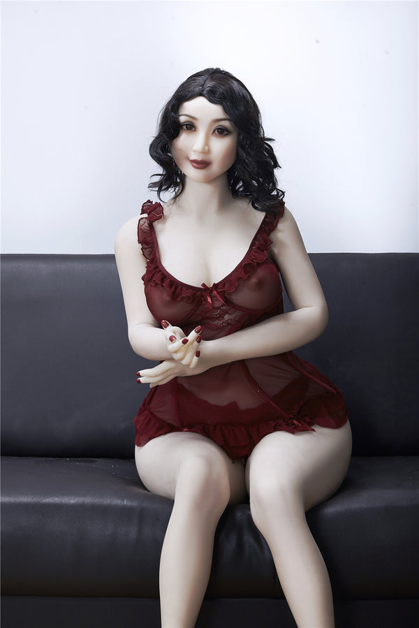 Xiu: Asiatische Sexpuppe von Irontech