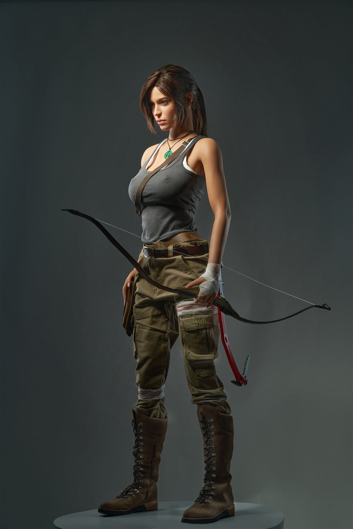 Lara Croft V1 (Vollsilikon): Game Lady Weiße Sexpuppe (Lady-7)